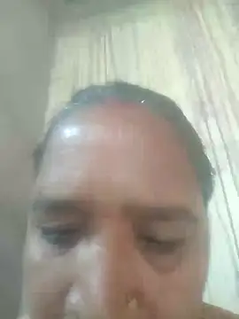 Snapshot of Loomaraj chatting on 02/19/26, 03:57 Loomaraj online show from 02/19/26, 03:57