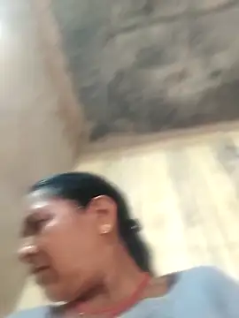 Snapshot of Loomaraj chatting on 02/20/26, 04:31 Loomaraj online show from 02/20/26, 04:31