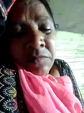 Snapshot of Loomaraj chatting on 02/27/26, 08:42 Loomaraj online show from 02/27/26, 08:42