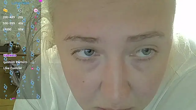 Snapshot of CurvyWild_Lady30 chatting on 05/17/26, 10:44 CurvyWild Lady30 online show from 05/17/26, 10:44