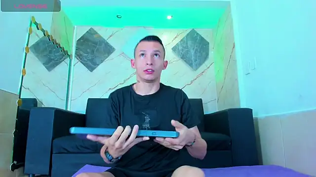 Isaak 26 online show from 04/06/26, 11:11