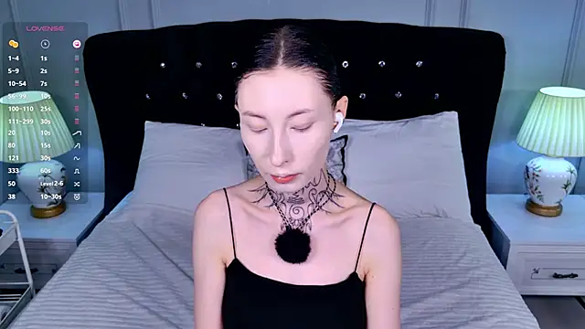 Snapshot of roxy_morrison_x chatting on 05/03/26, 03:45 roxy morrison x online show from 05/03/26, 03:45