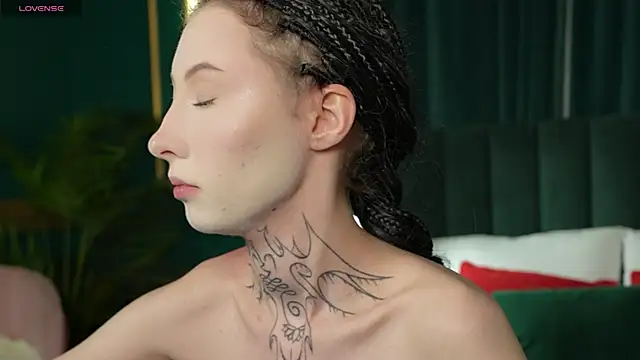 Snapshot of roxy_morrison_x chatting on 07/05/26, 03:34 roxy morrison x online show from 07/05/26, 03:34