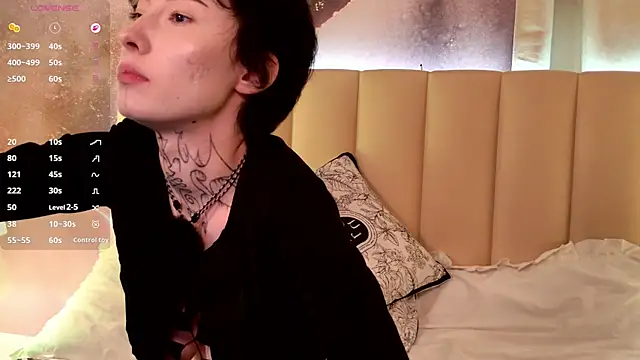 Snapshot of roxy_morrison_x chatting on 07/20/26, 11:12 roxy morrison x online show from 07/20/26, 11:12