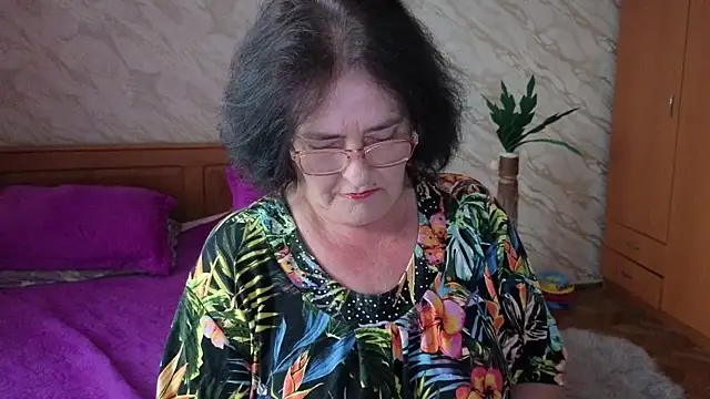 Snapshot of xMaryxAnne chatting on 06/11/26, 01:42 xMaryxAnne online show from 06/11/26, 01:42