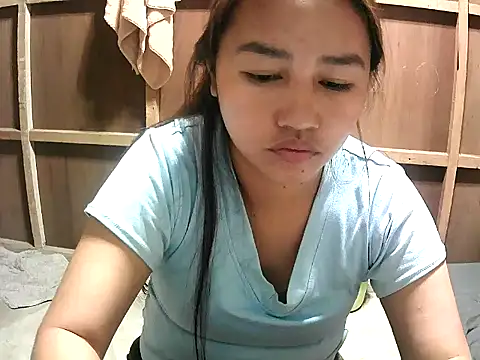 Snapshot of Cloudette_17 chatting on 02/20/26, 09:32 Cloudette 17 online show from 02/20/26, 09:32