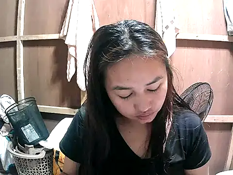 Snapshot of Cloudette_17 chatting on 03/03/26, 10:32 Cloudette 17 online show from 03/03/26, 10:32