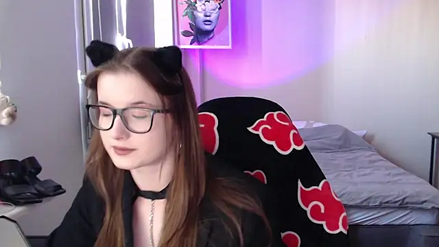 LunaXcherry online show from 05/27/26, 04:37