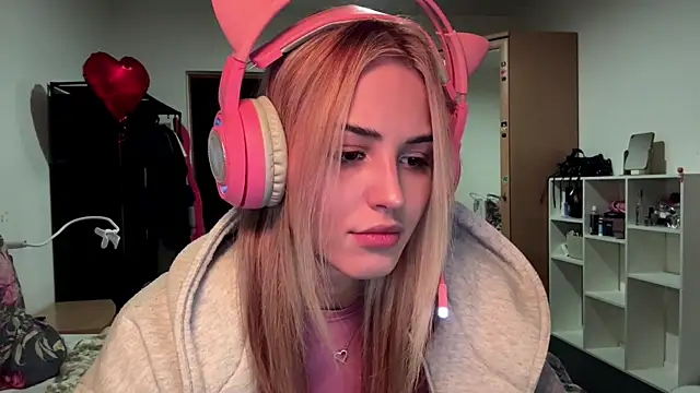 Evva mayy online show from 02/15/26, 07:21