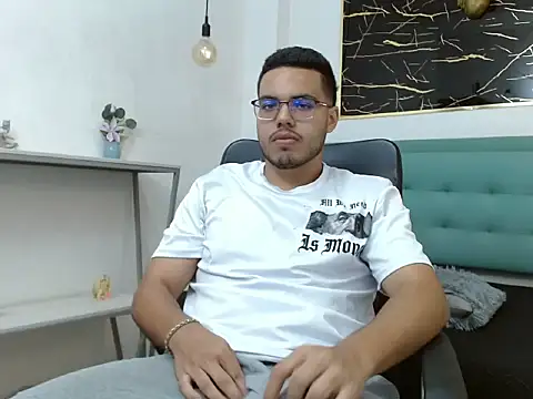 Snapshot of Trevor_Ash chatting on 02/13/26, 03:24 Trevor Ash online show from 02/13/26, 03:24