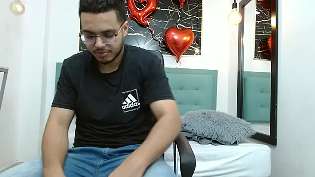 Snapshot of Trevor_Ash chatting on 02/19/26, 03:02 Trevor Ash online show from 02/19/26, 03:02