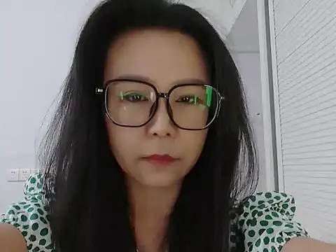 Snapshot of yunchui0101 chatting on 02/13/26, 06:31 yunchui0101 online show from 02/13/26, 06:31