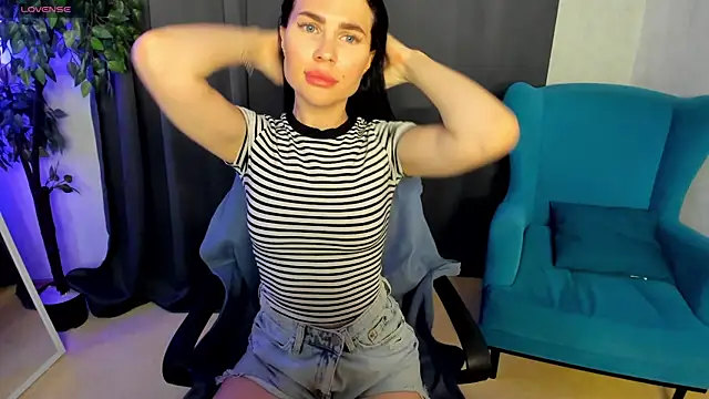 Snapshot of little__isabel chatting on 07/02/26, 08:09 little isabel online show from 07/02/26, 08:09
