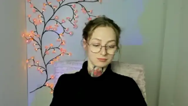 Esmi Winter online show from 04/03/26, 05:55