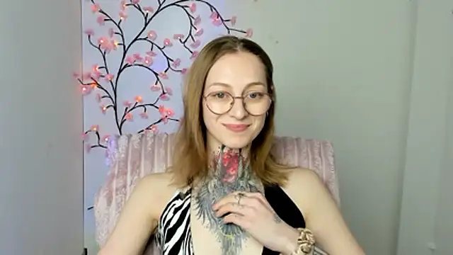 Esmi Winter online show from 04/19/26, 06:10