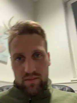 Snapshot of lovefuess chatting on 02/11/26, 05:51 lovefuess online show from 02/11/26, 05:51