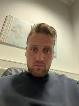 Snapshot of lovefuess chatting on 02/24/26, 04:38 lovefuess online show from 02/24/26, 04:38