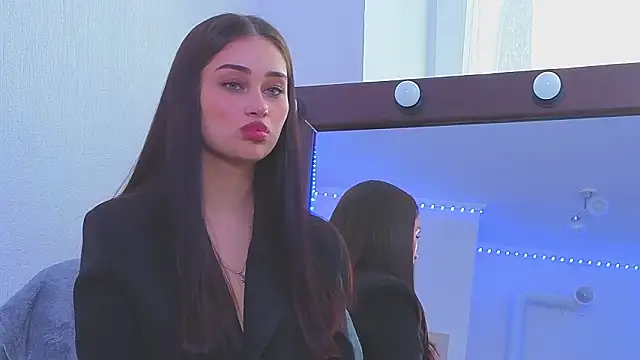 Sofia Plump online show from 03/05/26, 12:12