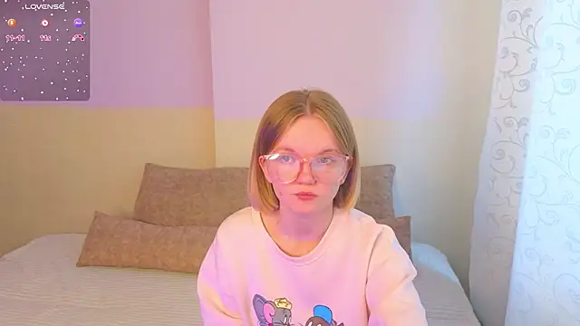 Snapshot of StellaBunny chatting on 03/03/26, 04:07 StellaBunny online show from 03/03/26, 04:07