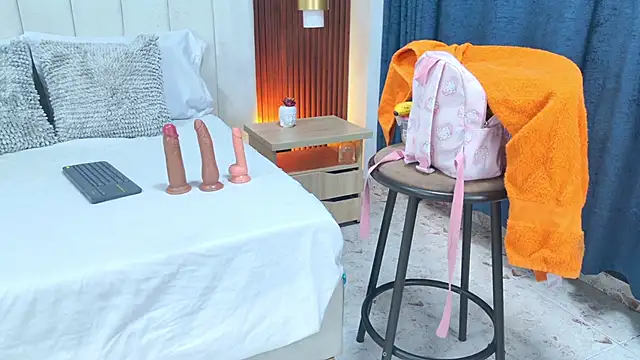 Brisa Silva online show from 04/10/26, 11:37