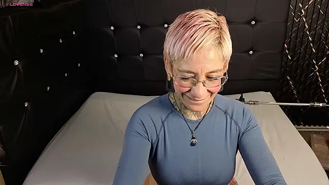 Everlyn sexx online show from 03/18/26, 01:14