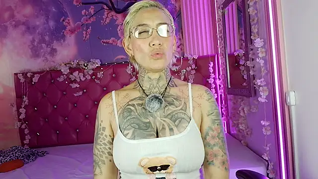 Everlyn sexx online show from 04/18/26, 08:09