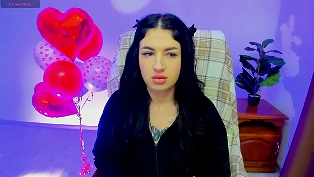 Snapshot of milanasky5 chatting on 02/12/26, 02:12 milanasky5 online show from 02/12/26, 02:12