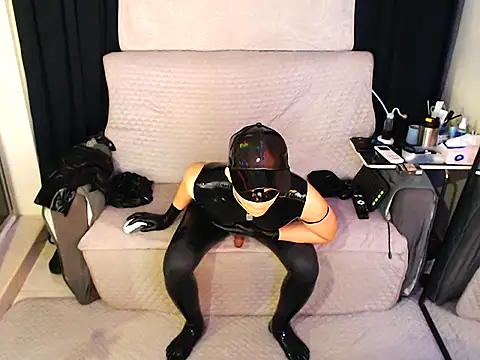 Snapshot of RubberGummi chatting on 05/03/26, 11:33 RubberGummi online show from 05/03/26, 11:33