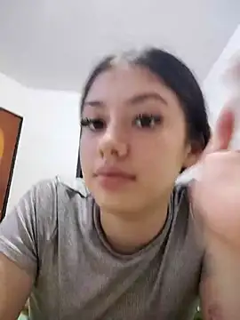 Aurora Pearl online show from 03/07/26, 12:07