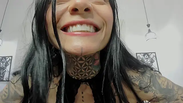 Mia Reyesjs online show from 04/15/26, 10:54