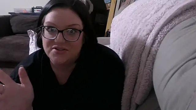 Snapshot of FreaksOffALeash3261 chatting on 04/21/26, 03:46 FreaksOffALeash3261 online show from 04/21/26, 03:46