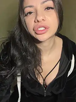 Snapshot of Layana_Ro chatting on 02/10/26, 08:35 Layana Ro online show from 02/10/26, 08:35