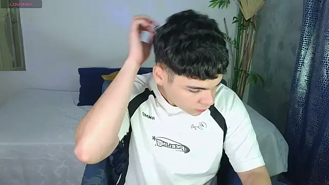 Snapshot of eithan_jonnes chatting on 02/13/26, 10:28 eithan jonnes online show from 02/13/26, 10:28