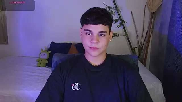 Snapshot of eithan_jonnes chatting on 02/20/26, 08:31 eithan jonnes online show from 02/20/26, 08:31