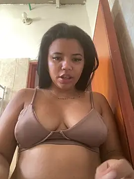 Snapshot of Lucy_strong1 chatting on 02/11/26, 01:05 Lucy strong1 online show from 02/11/26, 01:05