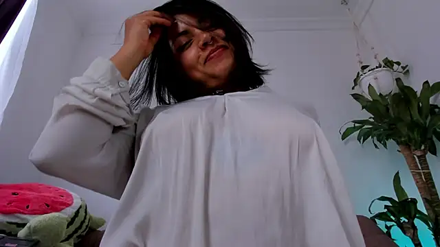 Snapshot of sara-jules chatting on 05/07/26, 03:28 sara-jules online show from 05/07/26, 03:28