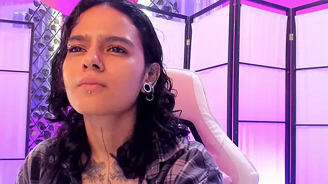 Snapshot of Julianne_7 chatting on 02/11/26, 08:14 Julianne 7 online show from 02/11/26, 08:14