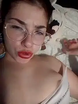 Snapshot of Luna33- chatting on 02/19/26, 11:23 Luna33- online show from 02/19/26, 11:23