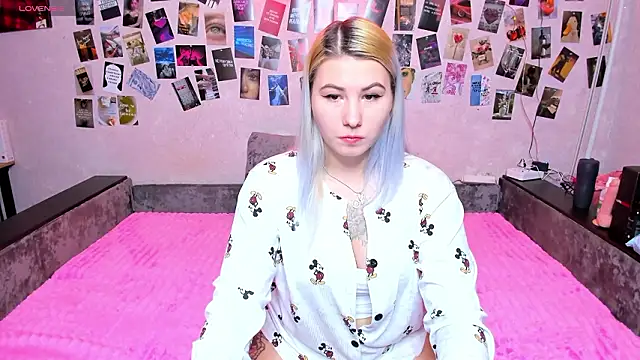 Snapshot of x_Ulya1cutex chatting on 02/18/26, 11:28 x Ulya1cutex online show from 02/18/26, 11:28