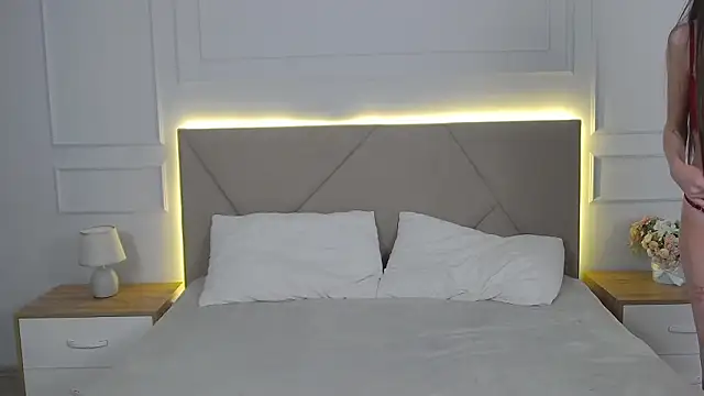 Snapshot of AlisiaStill_ chatting on 03/04/26, 12:00 AlisiaStill online show from 03/04/26, 12:00