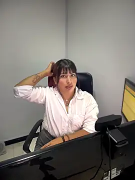 Snapshot of nyx__x chatting on 03/04/26, 12:49 nyx x online show from 03/04/26, 12:49