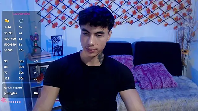Snapshot of IanWest_ chatting on 05/18/26, 08:36 IanWest online show from 05/18/26, 08:36