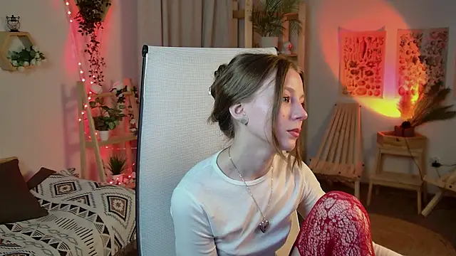 ElliFrankenweenie online show from 04/11/26, 07:45