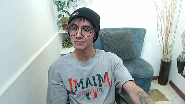 Snapshot of AaronBeer_ chatting on 02/23/26, 11:29 AaronBeer online show from 02/23/26, 11:29