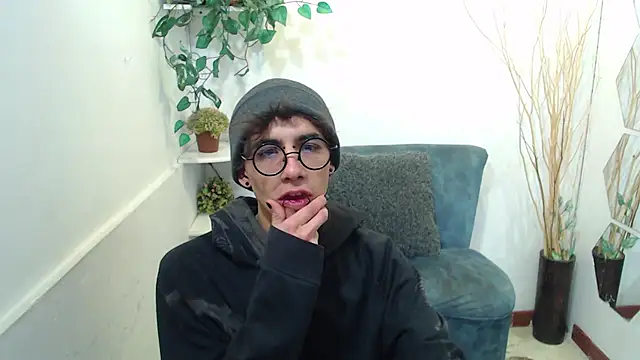 Snapshot of AaronBeer_ chatting on 02/25/26, 11:42 AaronBeer online show from 02/25/26, 11:42