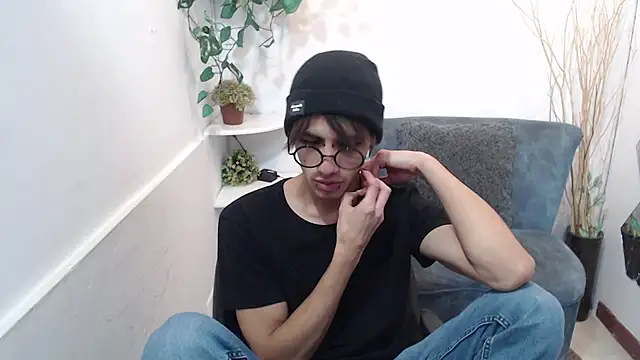 Snapshot of AaronBeer_ chatting on 02/28/26, 11:44 AaronBeer online show from 02/28/26, 11:44