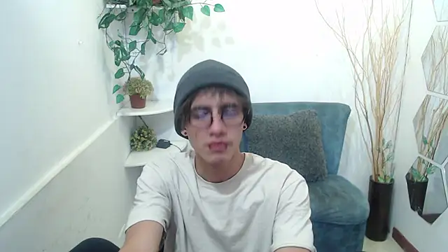 Snapshot of AaronBeer_ chatting on 03/03/26, 12:55 AaronBeer online show from 03/03/26, 12:55