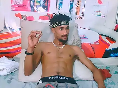 Snapshot of EroticPoison69 chatting on 02/13/26, 05:42 EroticPoison69 online show from 02/13/26, 05:42