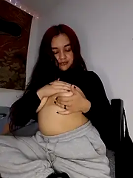 Snapshot of Lucy_allen1 chatting on 02/14/26, 02:30 Lucy allen1 online show from 02/14/26, 02:30