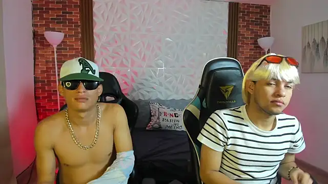 Snapshot of Top_and_bottom chatting on 02/12/26, 01:06 Top and bottom online show from 02/12/26, 01:06